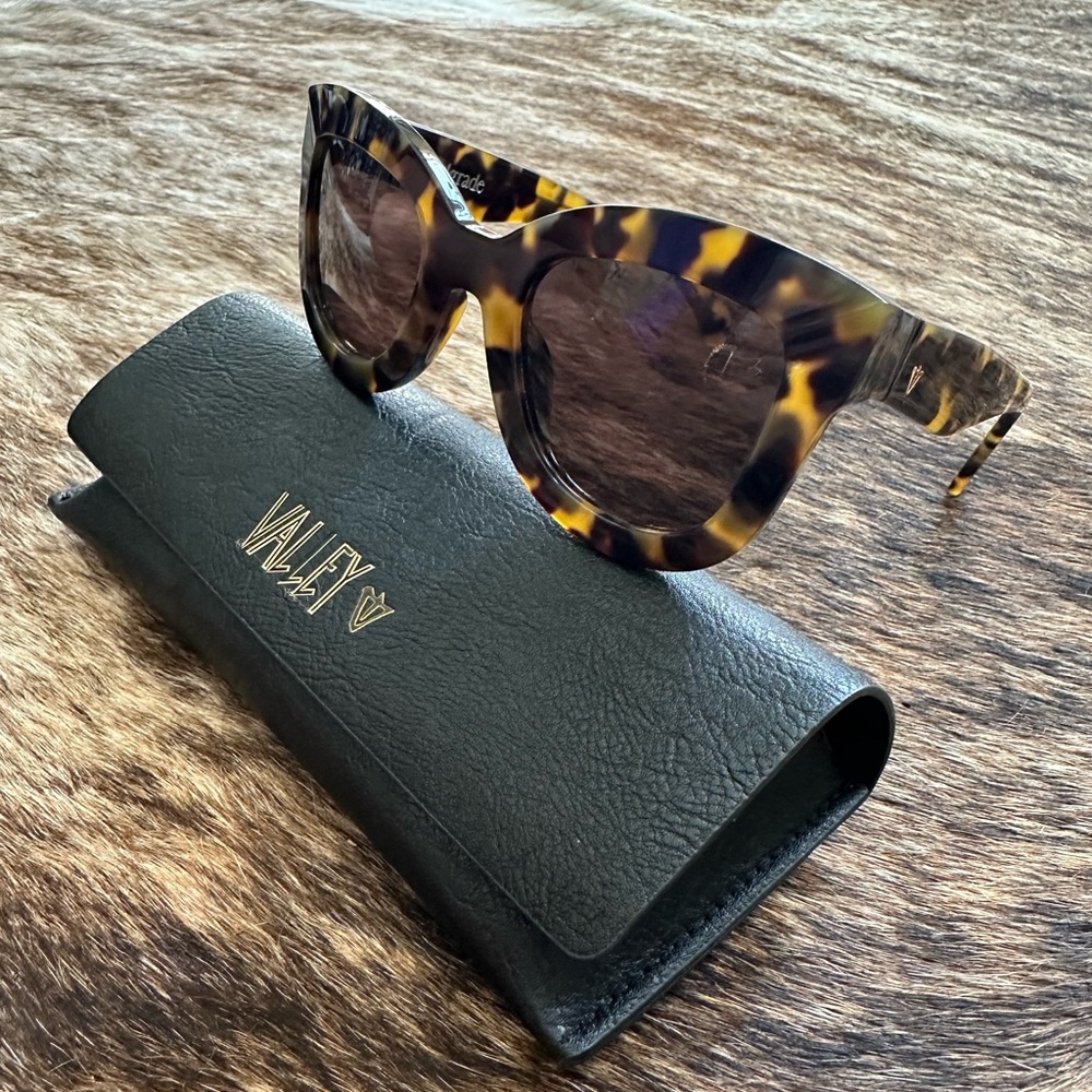 Valley tortoise shell sunnies!